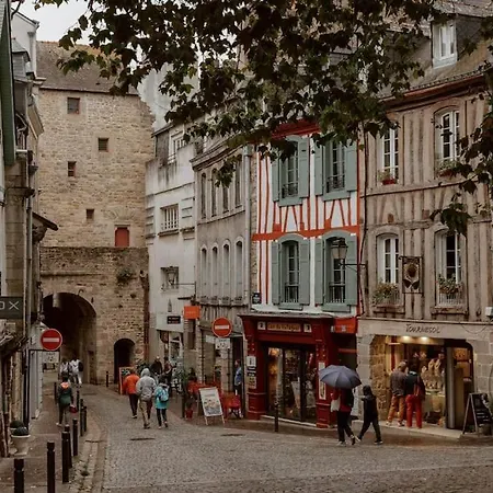 Lumineux Pres Des Remparts